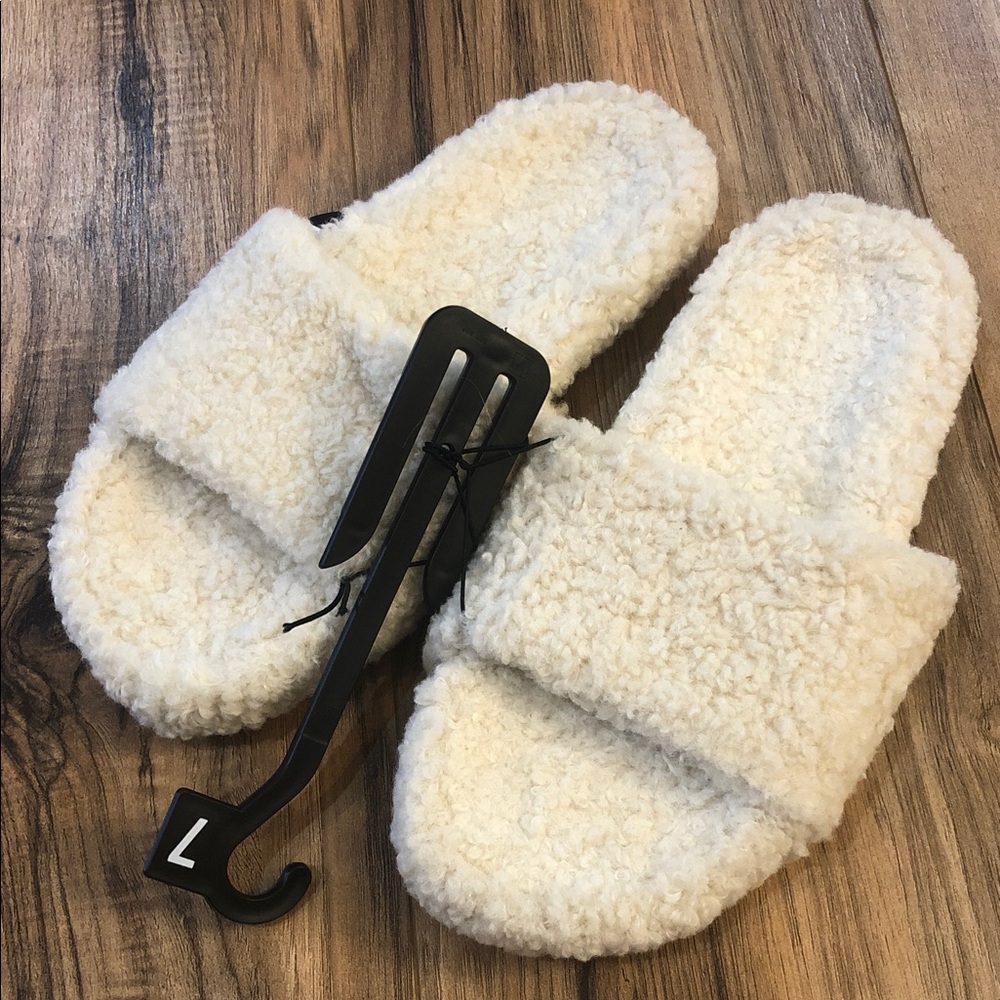 No Boundaries Womens Slippers Size 7